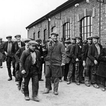 Miners, Ollerton Colliery, Ollerton, 1930s. Image courtesy of the Inspire Picture Archive and Ollerton Library: