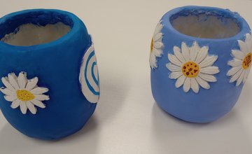 Blue clay vases with daisy pattern