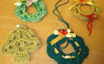Crochet Christmas wreaths and tree