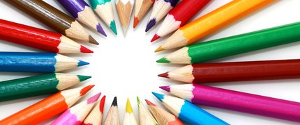 colouring crayons pointing inwards to make a circle