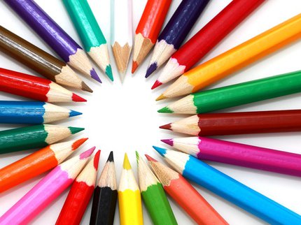 colouring crayons pointing inwards to make a circle